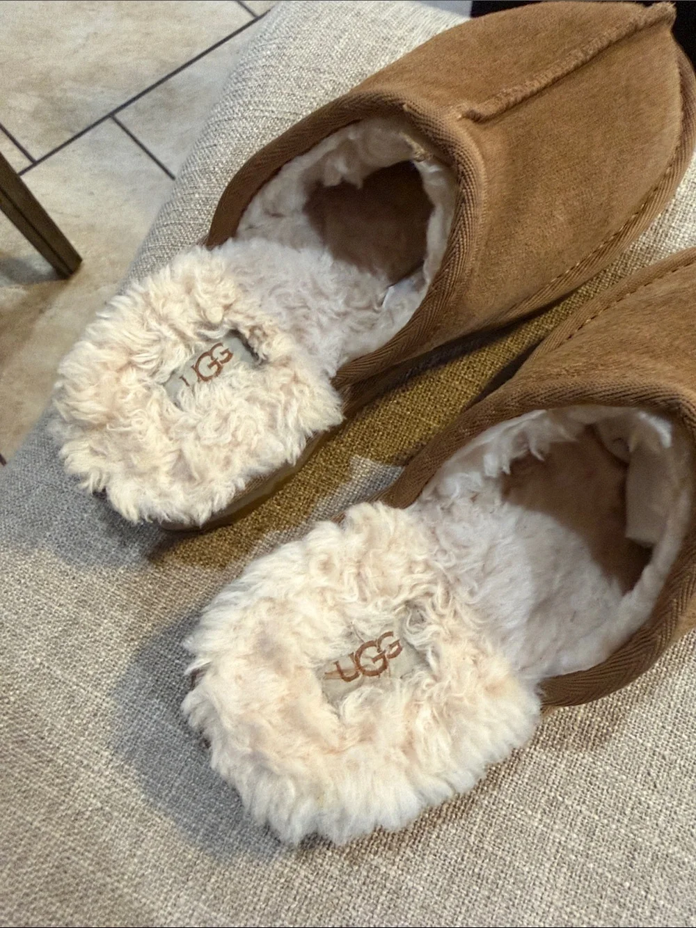 UGG Kids Chestnut Brown Shearling-Lined Slip-On Clogs